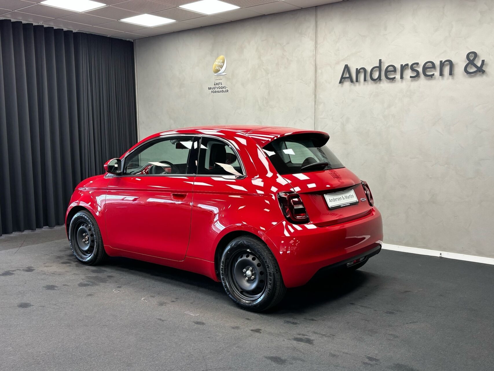 Rød Fiat 500e fra 2023
