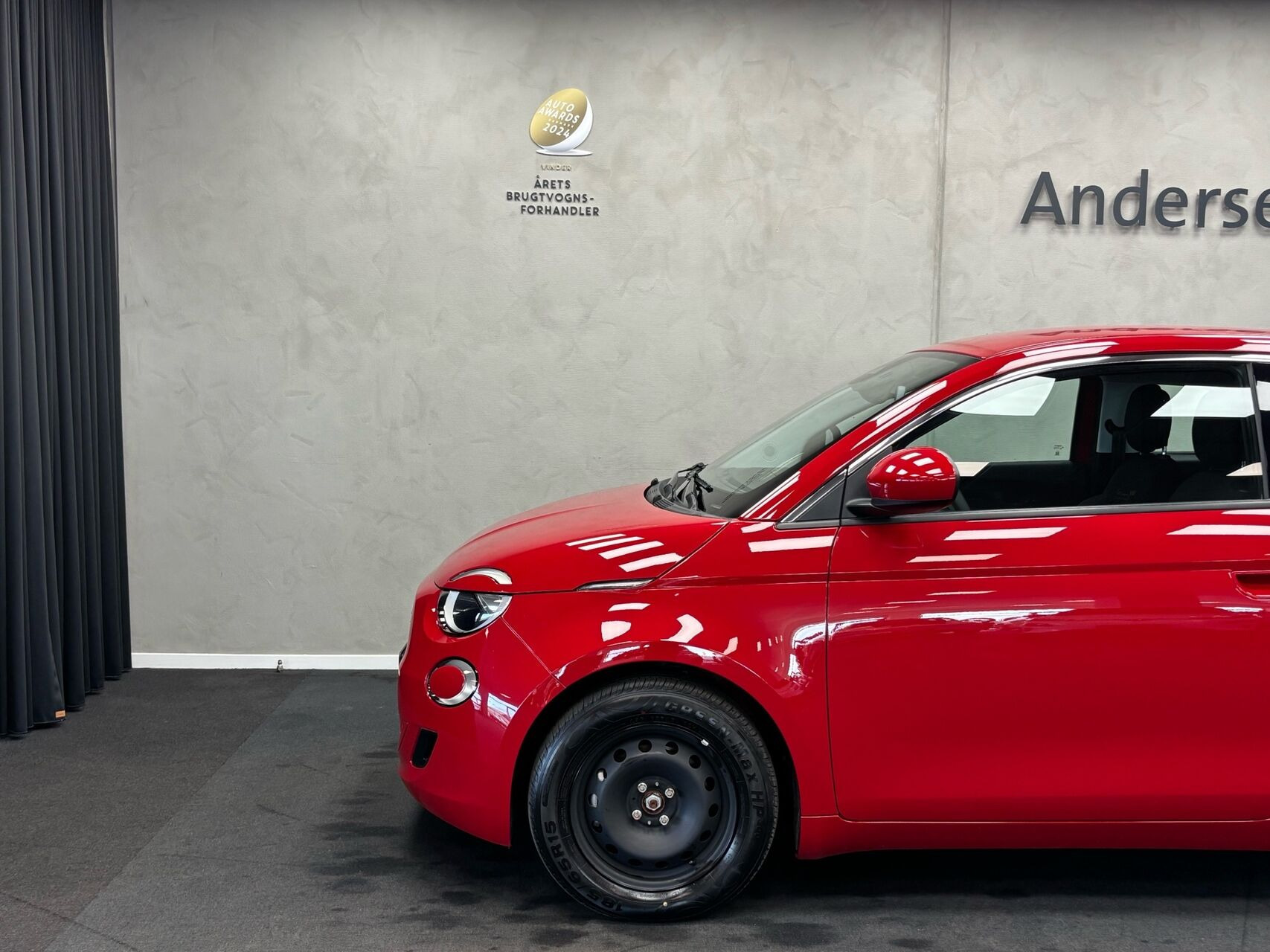 Rød Fiat 500e fra 2023