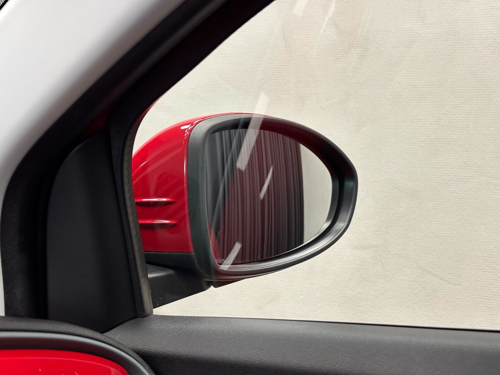 Rød Fiat 500e fra 2023