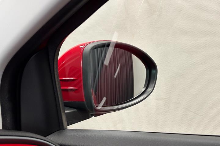 Rød Fiat 500e fra 2023