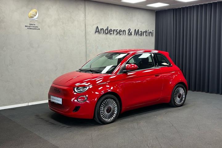 Rød Fiat 500e fra 2023