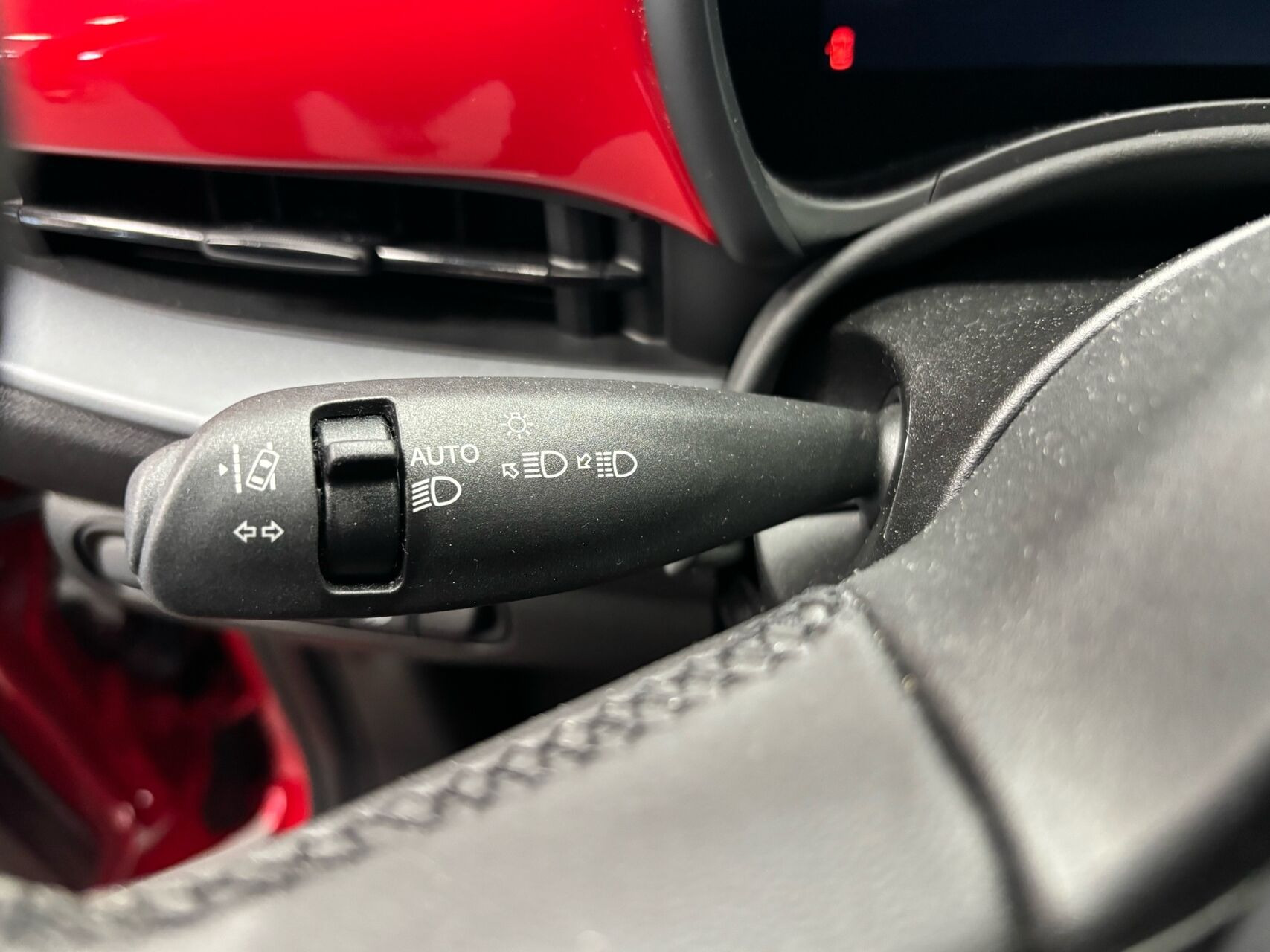 Rød Fiat 500e fra 2023