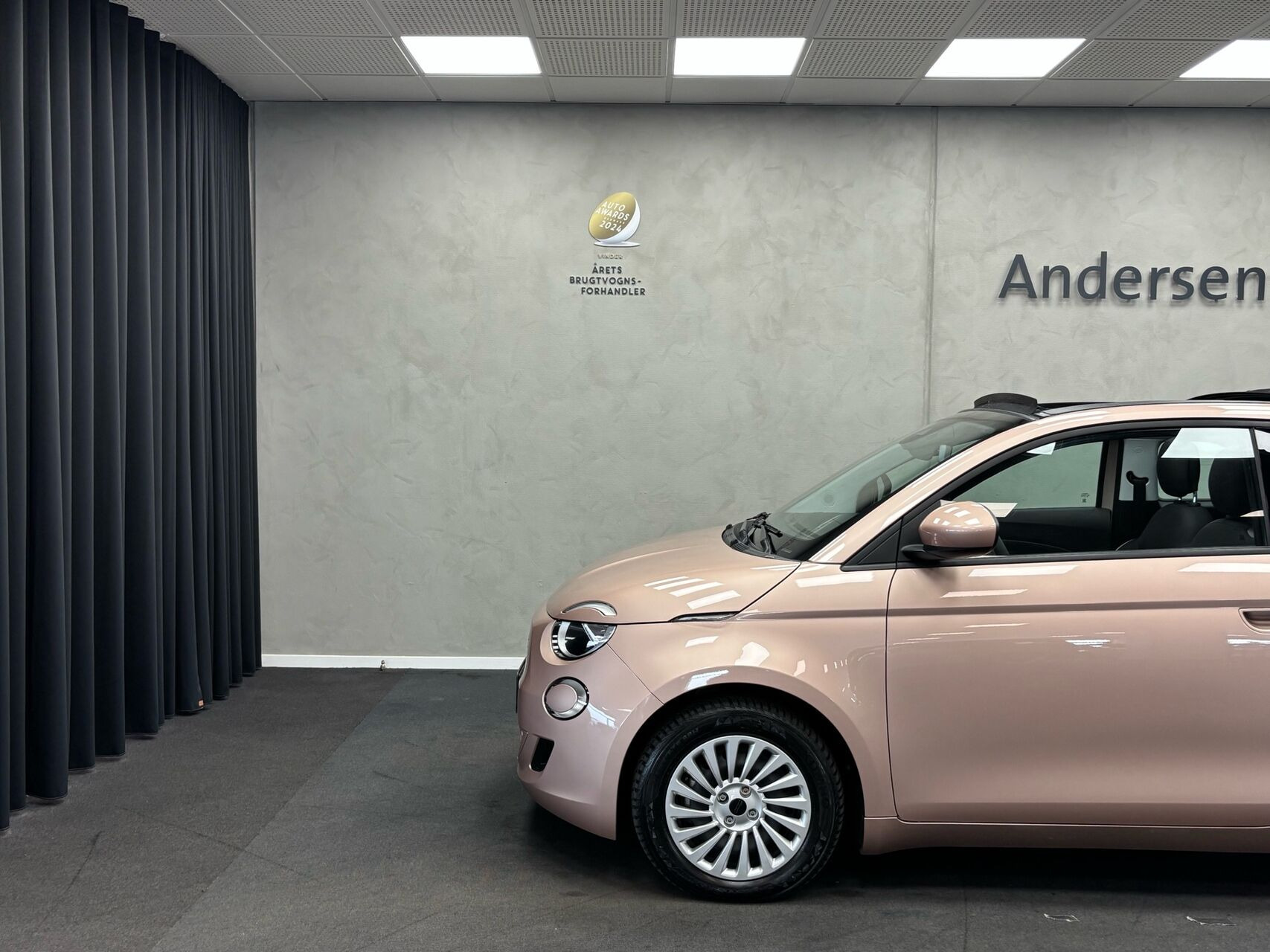 Pink Fiat 500e fra 2023