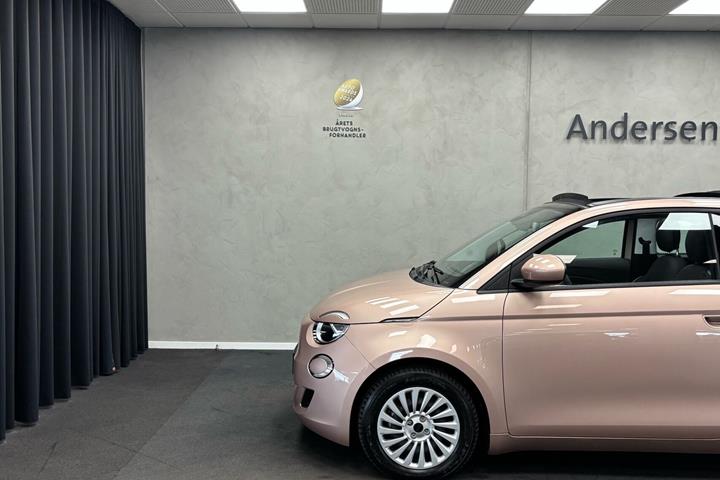 Pink Fiat 500e fra 2023