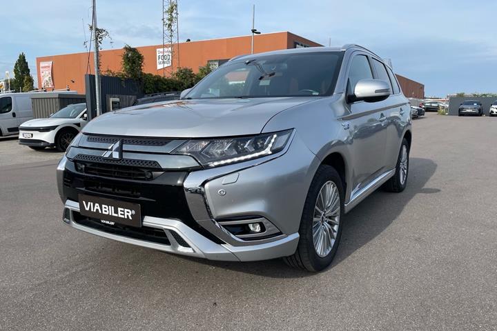 Sølv Mitsubishi Outlander fra 2019