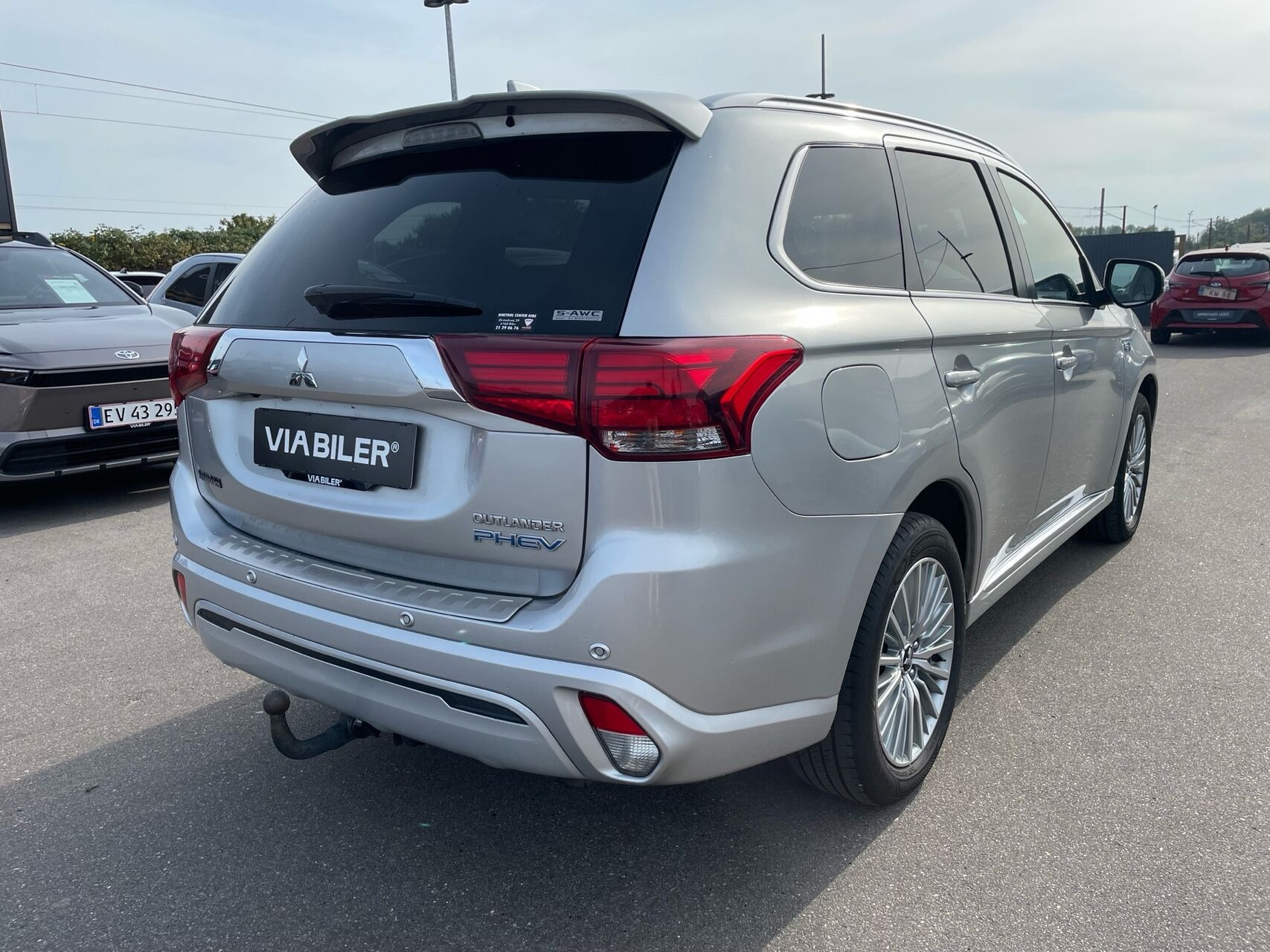 Sølv Mitsubishi Outlander fra 2019