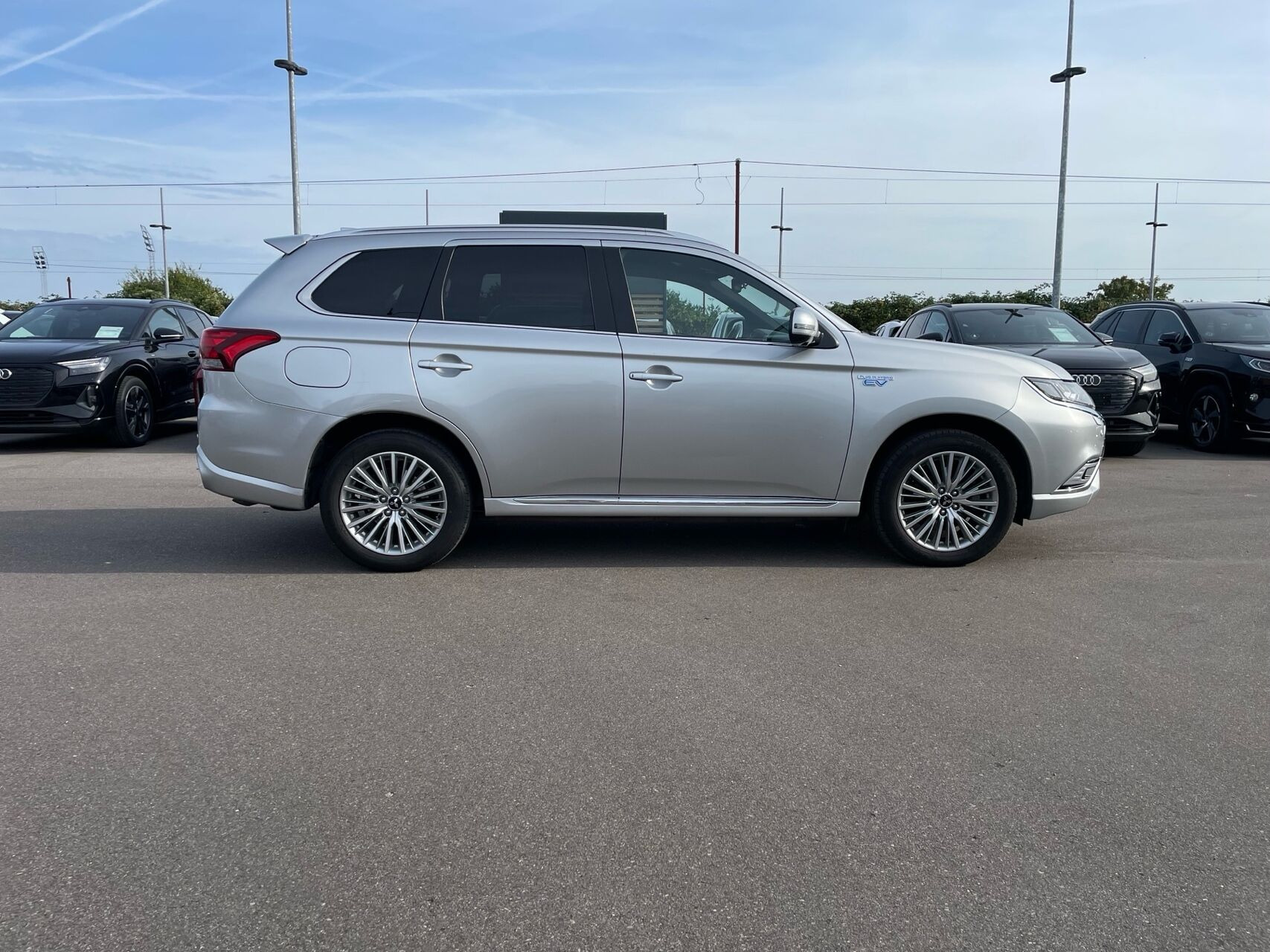 Sølv Mitsubishi Outlander fra 2019
