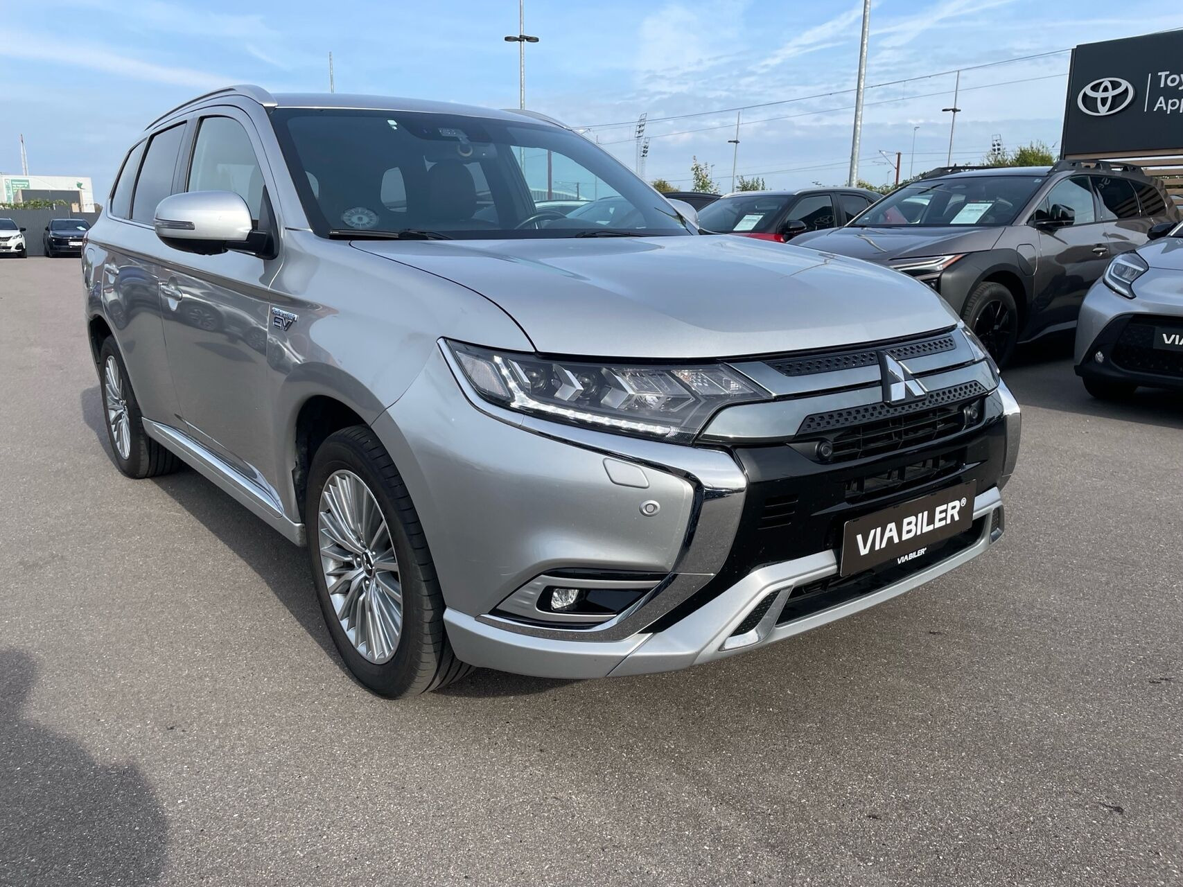 Sølv Mitsubishi Outlander fra 2019