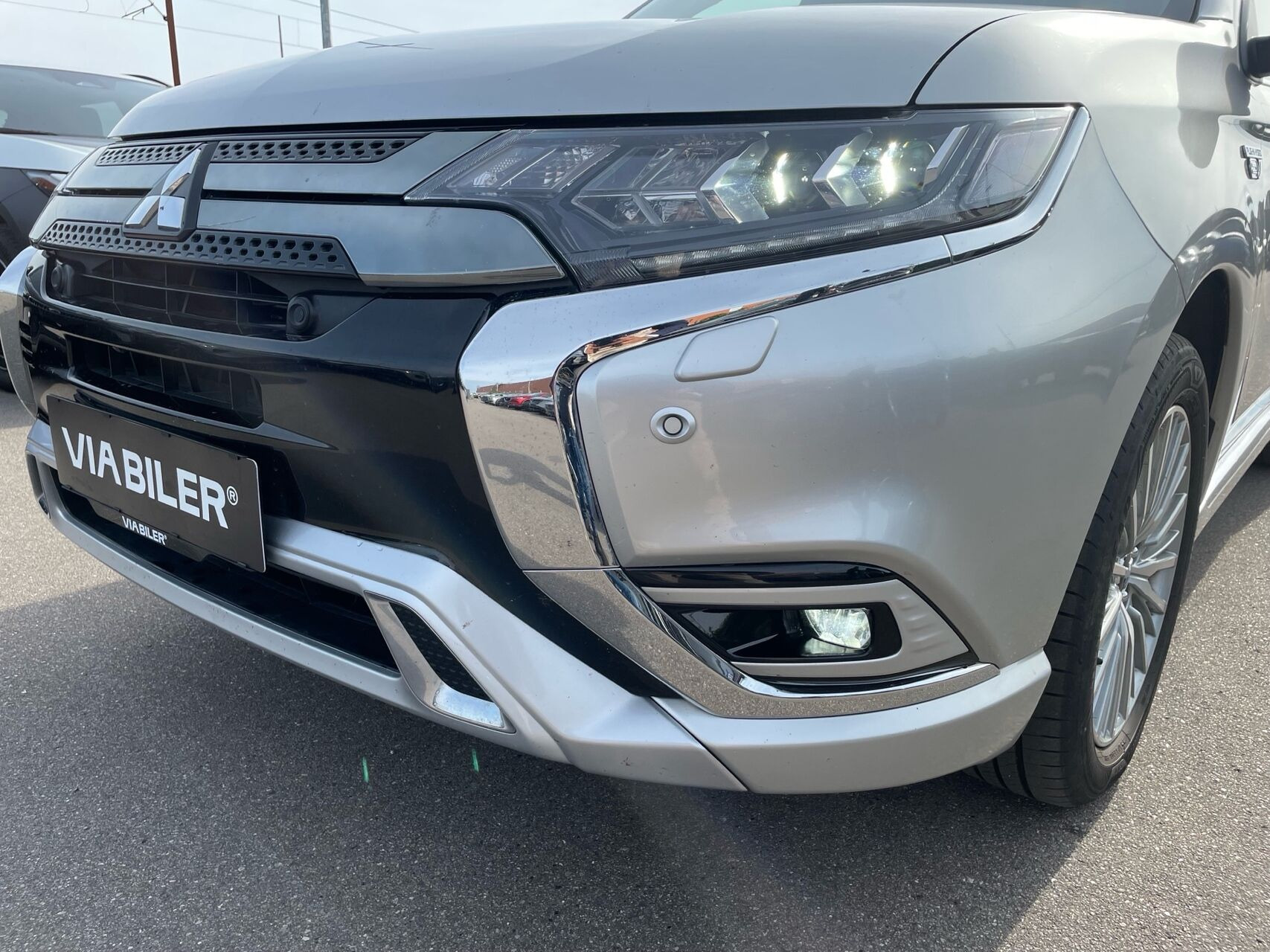 Sølv Mitsubishi Outlander fra 2019