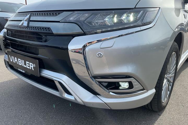 Sølv Mitsubishi Outlander fra 2019