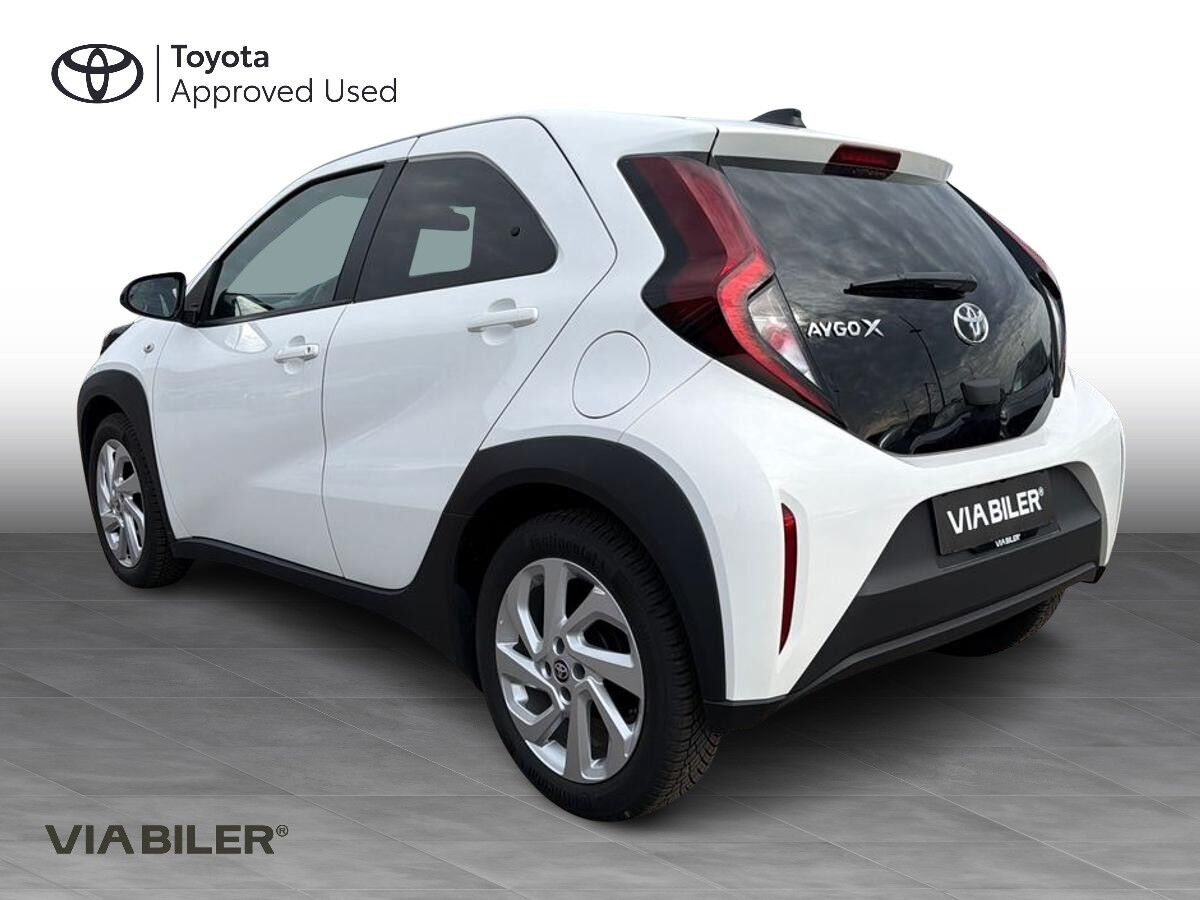 Hvid Toyota Aygo X fra 2025