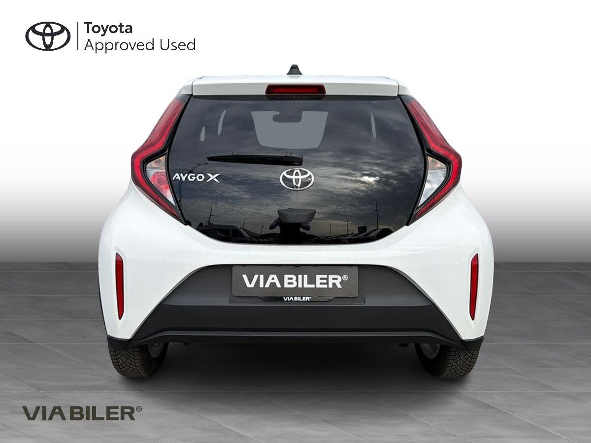 Hvid Toyota Aygo X fra 2025