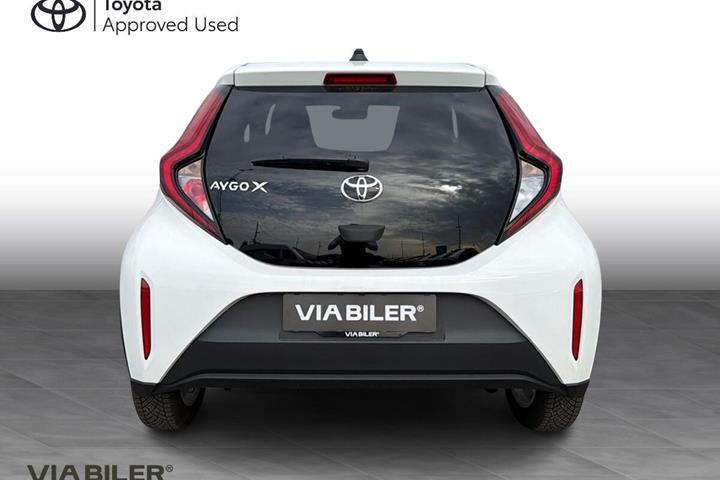 Hvid Toyota Aygo X fra 2025