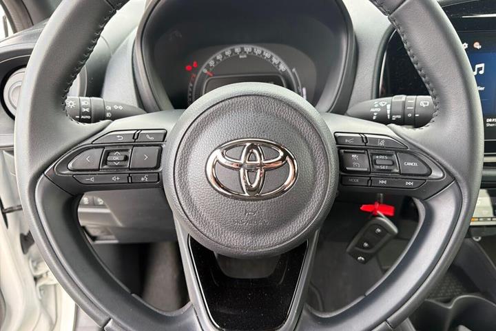 Hvid Toyota Aygo X fra 2025