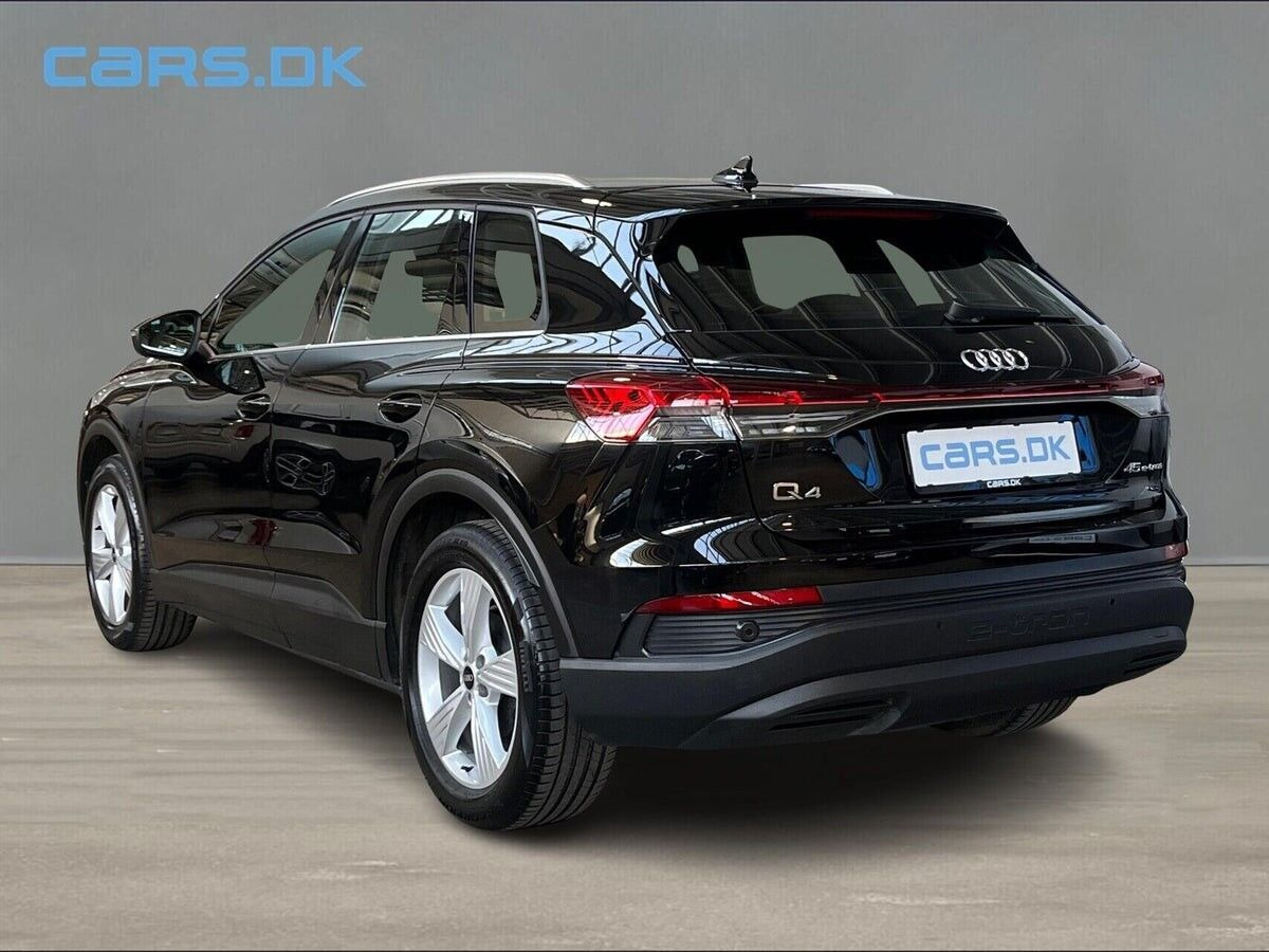 Sort Audi Q4 fra 2024