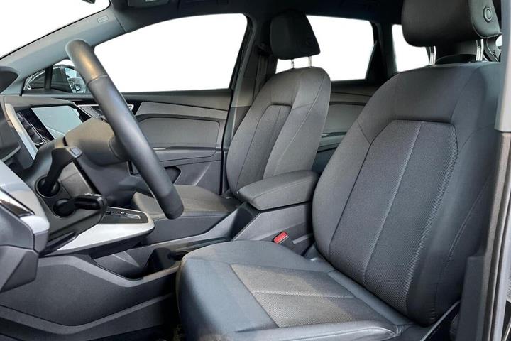 Sort Audi Q4 fra 2024
