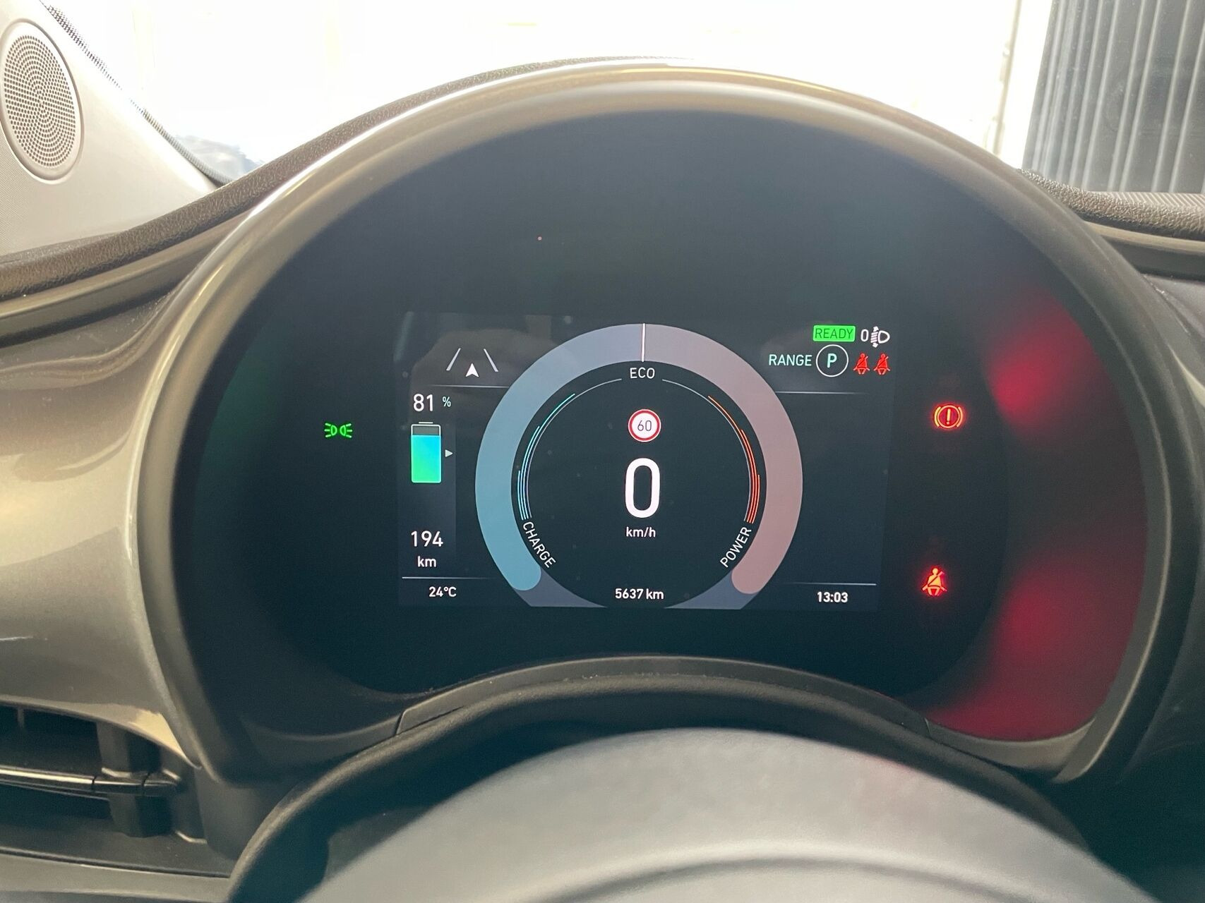 Grå Fiat 500e fra 2023