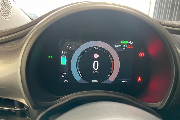 Grå Fiat 500e fra 2023