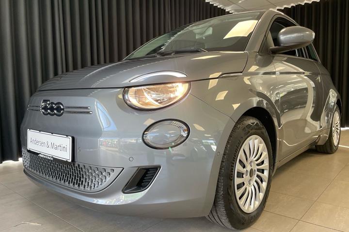 Grå Fiat 500e fra 2023