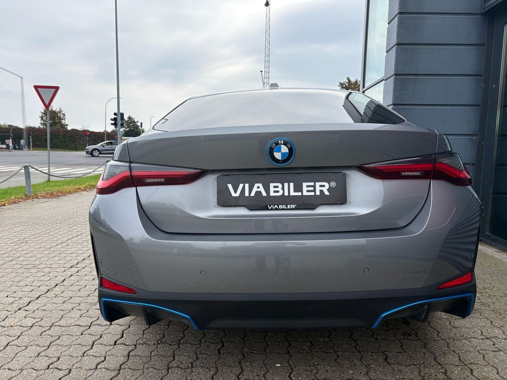 Grå BMW i4 fra 2023