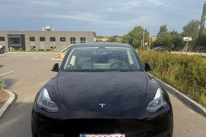 undefined Tesla Model Y fra 2023