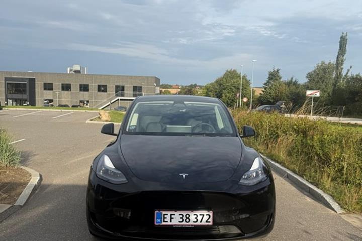 undefined Tesla Model Y fra 2023