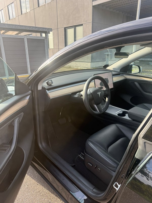 undefined Tesla Model Y fra 2023