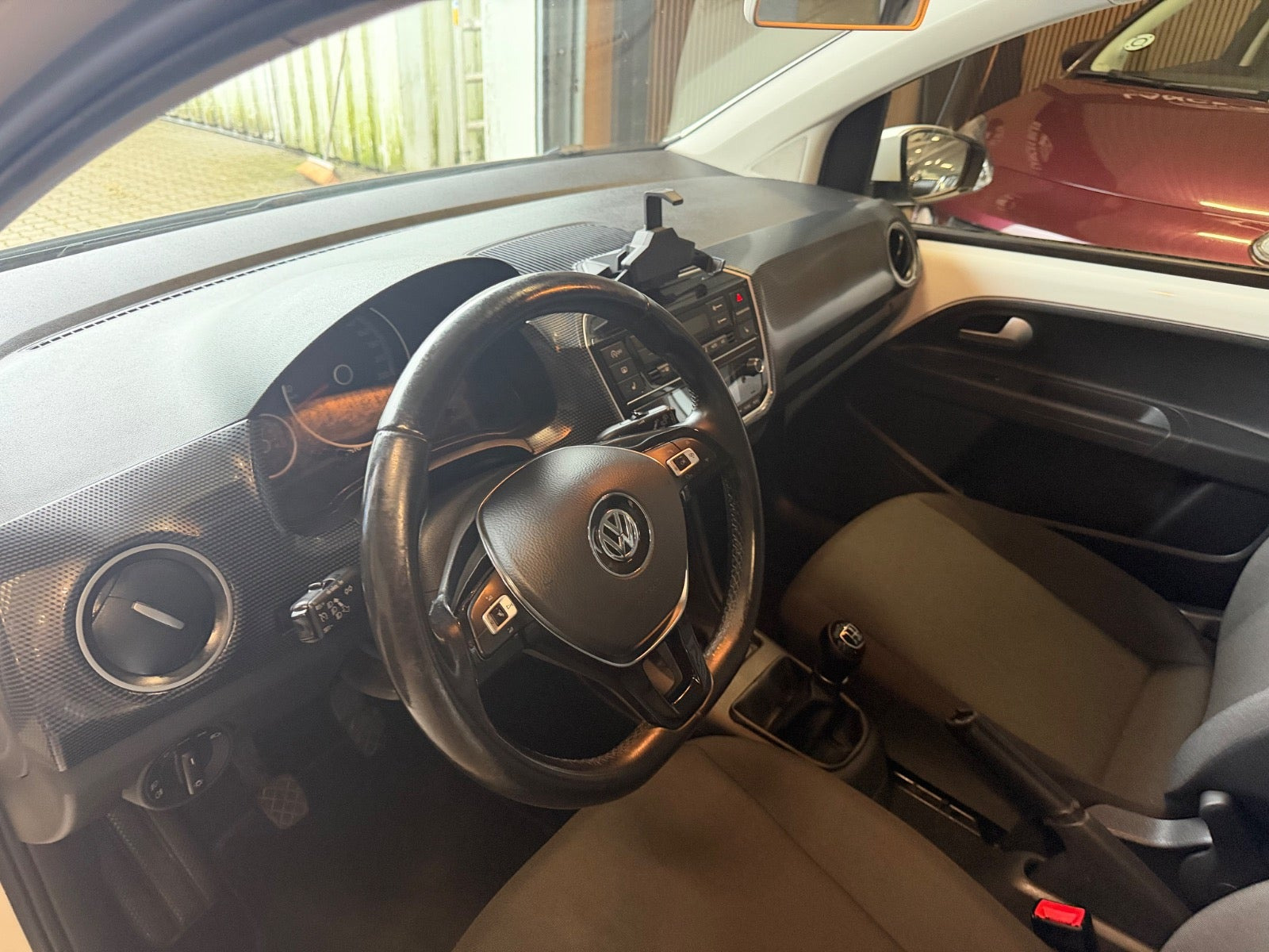 Hvid VW UP! fra 2018