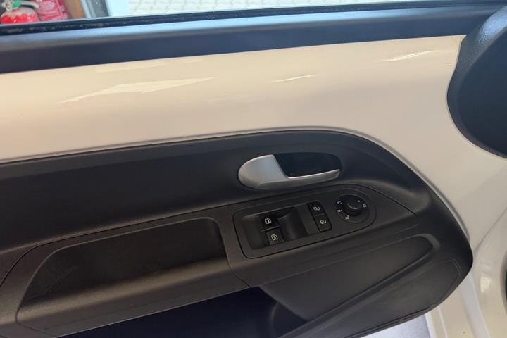 Hvid VW UP! fra 2018