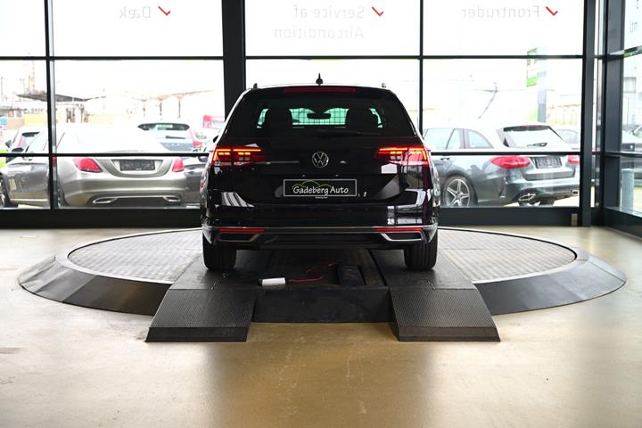 Sort VW Passat fra 2022