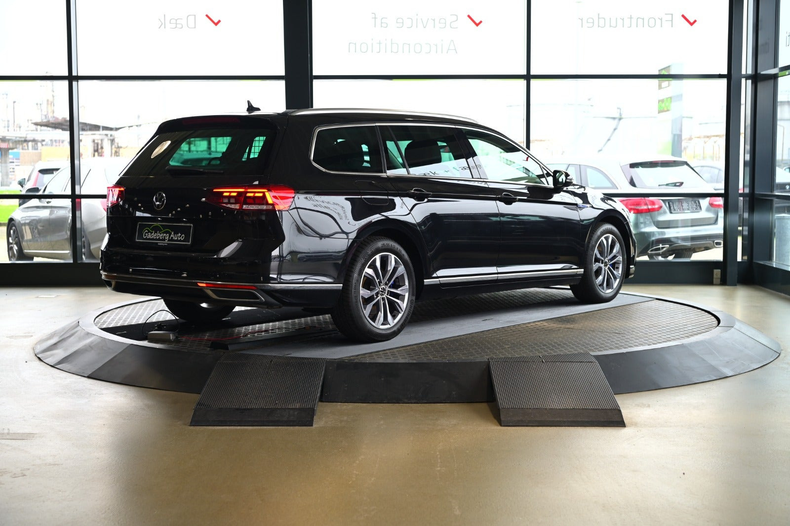 Sort VW Passat fra 2022