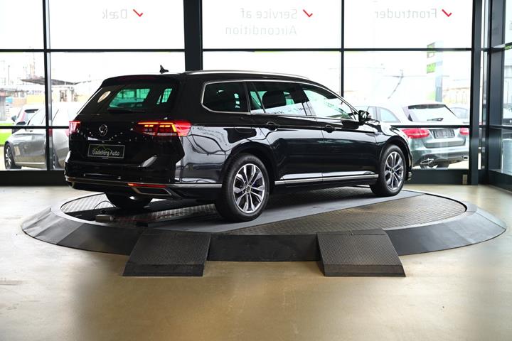 Sort VW Passat fra 2022