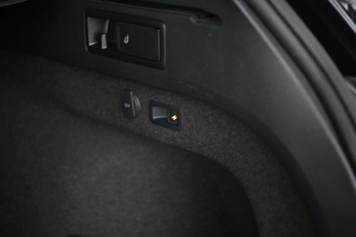 Sort VW Passat fra 2022