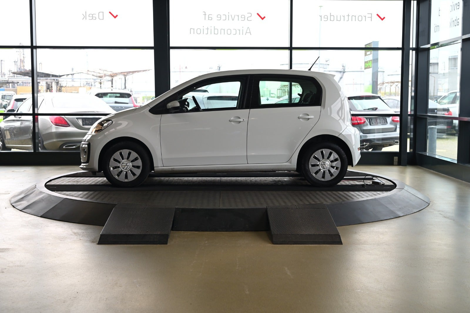 Hvid VW UP! fra 2020