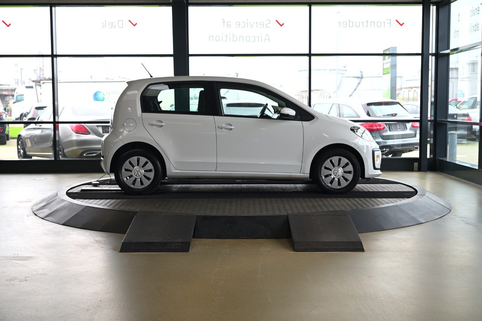 Hvid VW UP! fra 2020