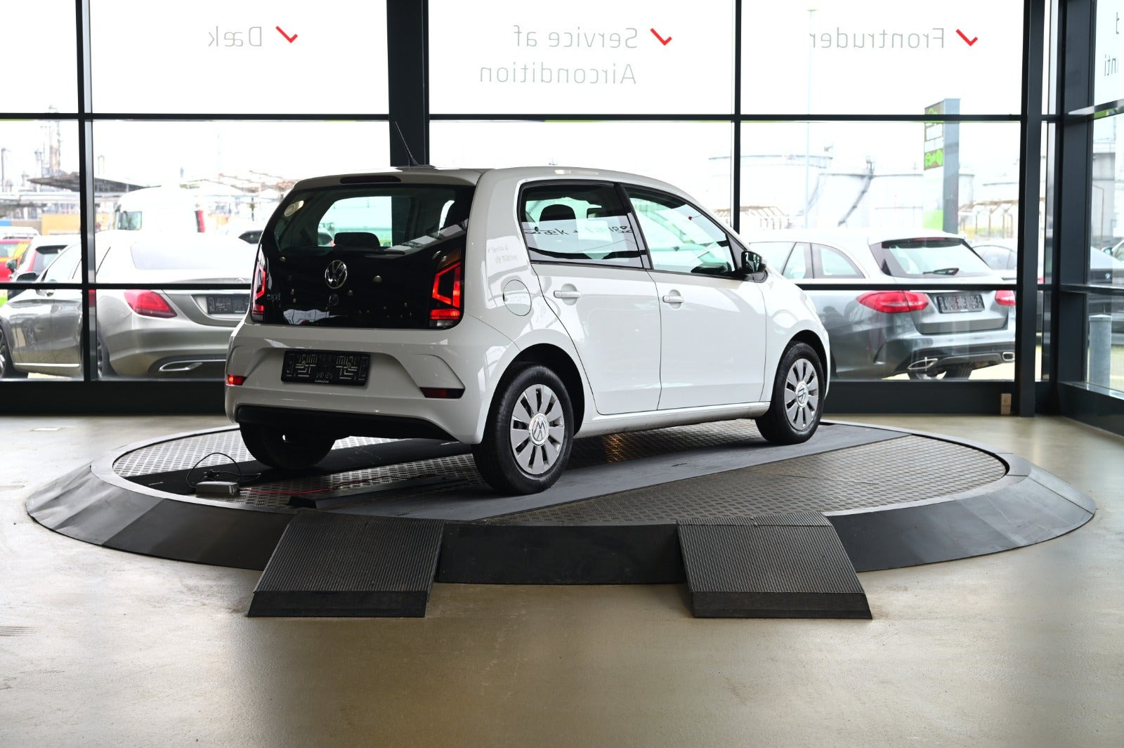 Hvid VW UP! fra 2020