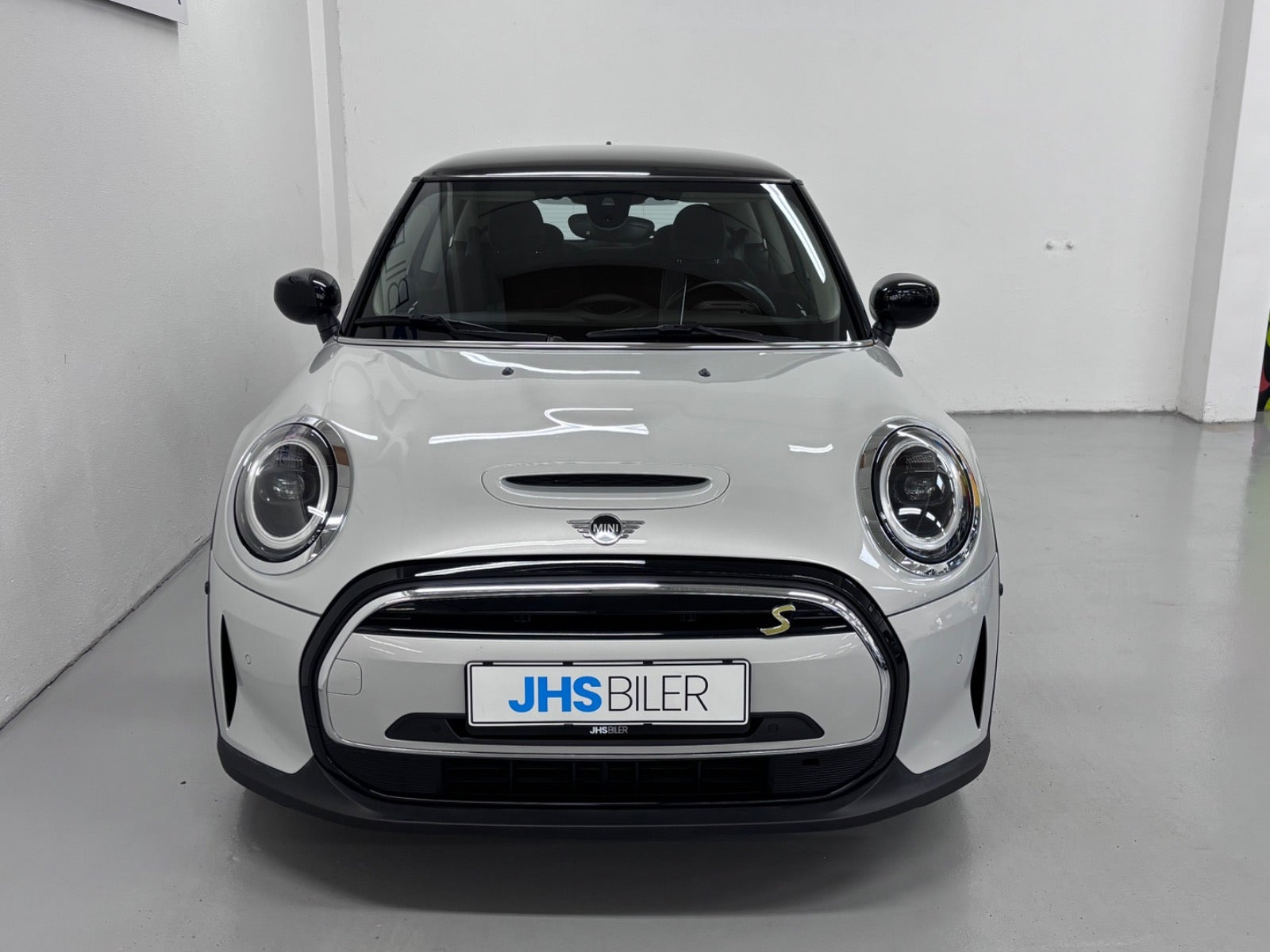 Sølv Mini Cooper SE fra 2020