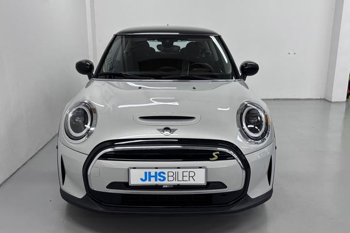 Sølv Mini Cooper SE fra 2020