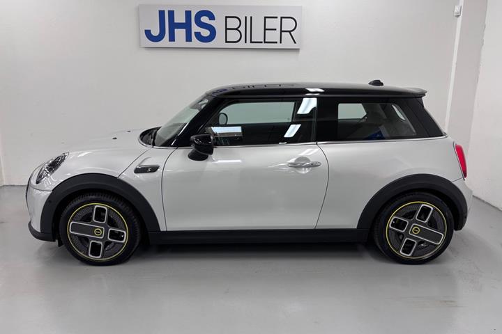 Sølv Mini Cooper SE fra 2020