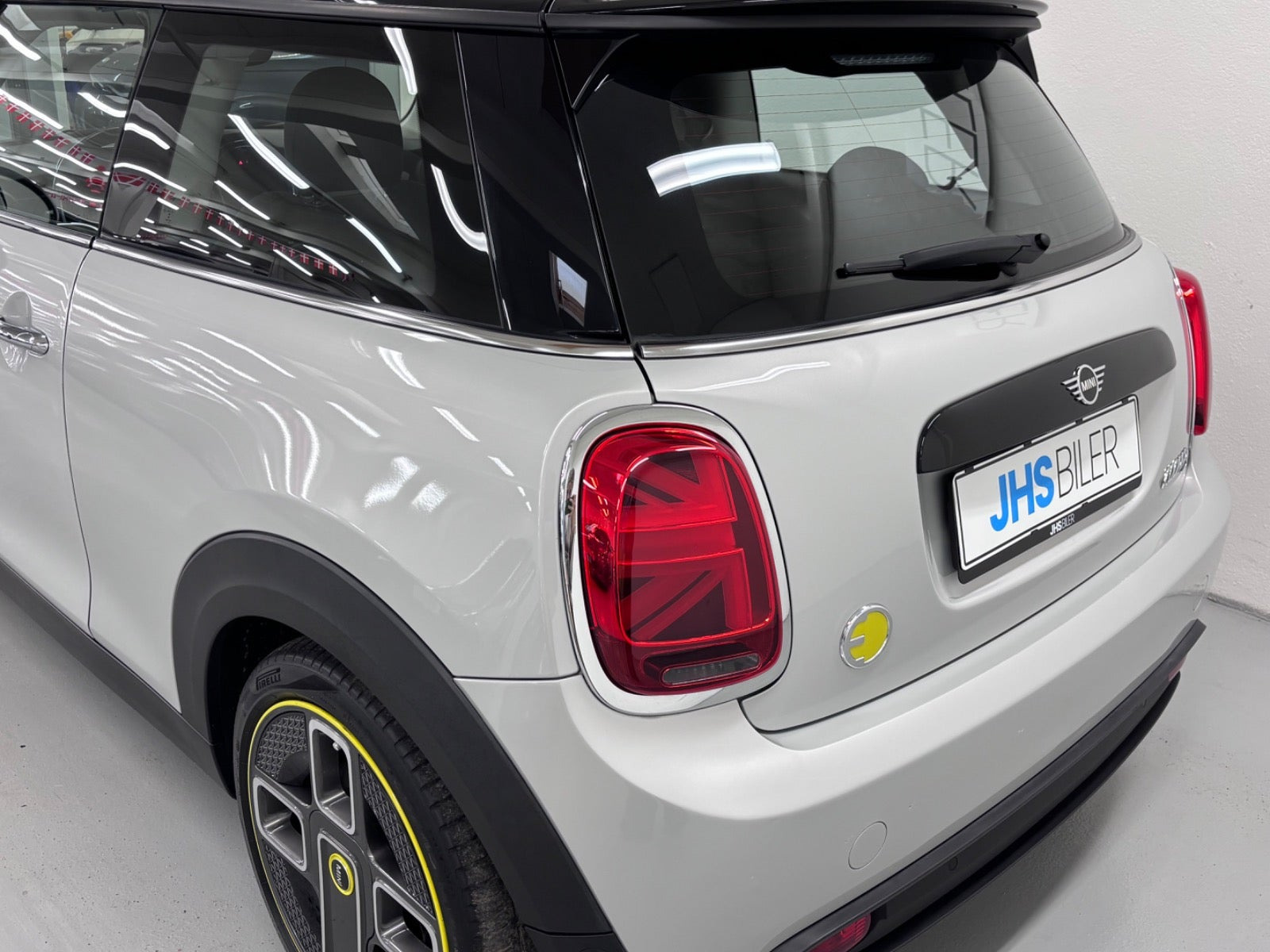 Sølv Mini Cooper SE fra 2020