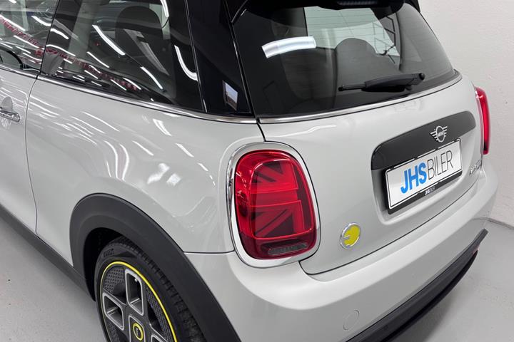 Sølv Mini Cooper SE fra 2020