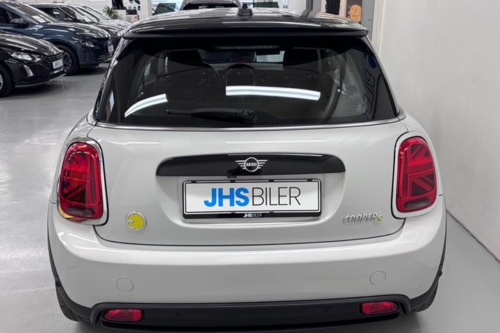 Sølv Mini Cooper SE fra 2020