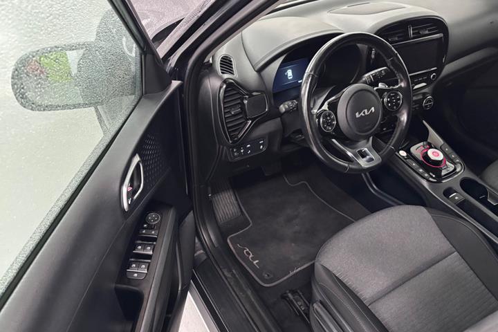 Grå Kia e-Soul fra 2022