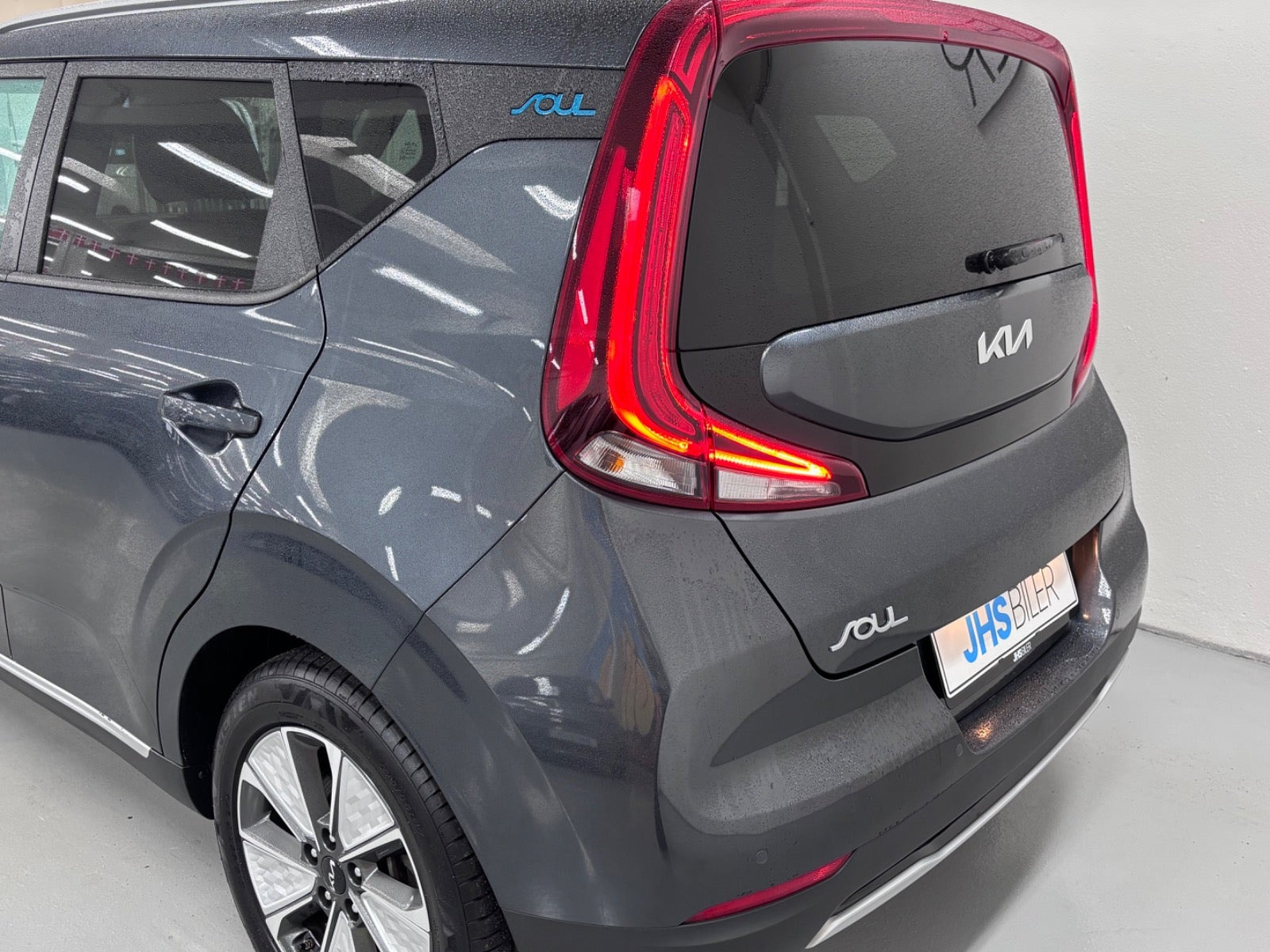Grå Kia e-Soul fra 2022