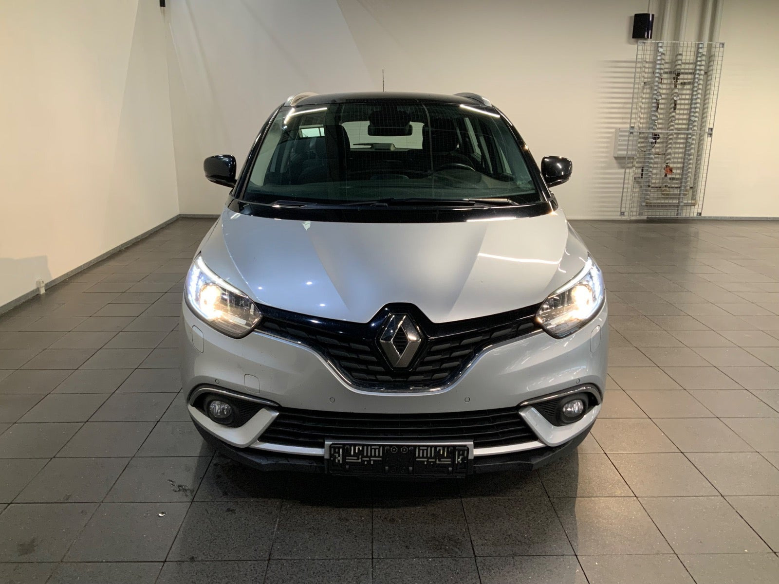 Sølv Renault Grand Scenic IV fra 2018