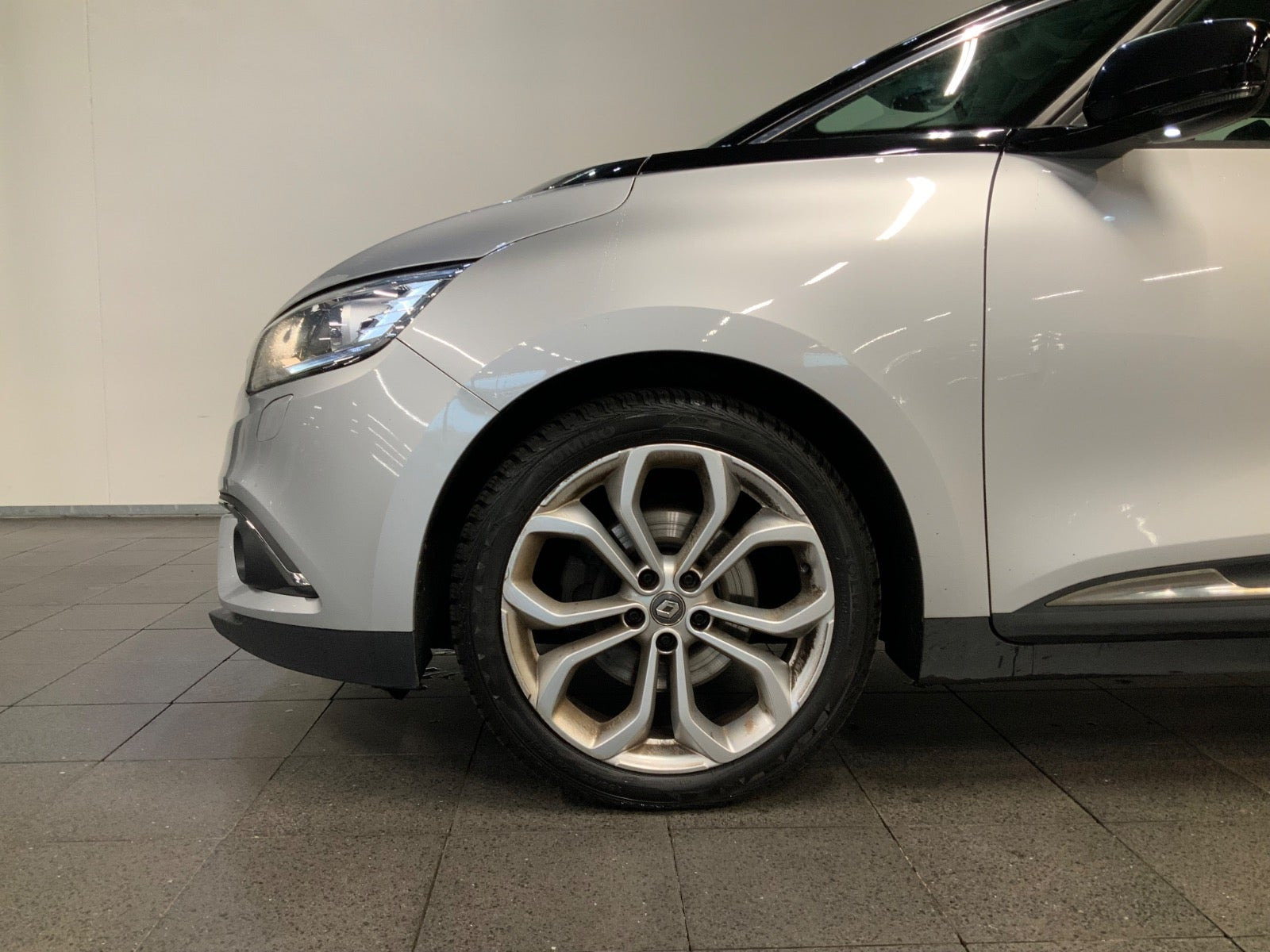 Sølv Renault Grand Scenic IV fra 2018