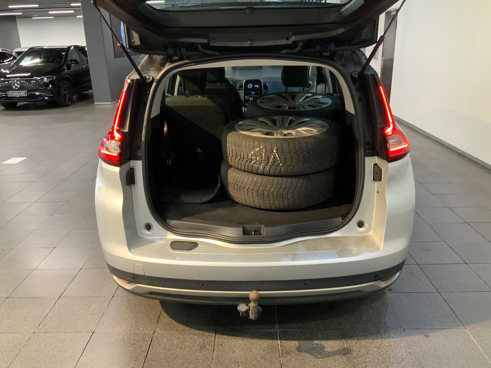 Sølv Renault Grand Scenic IV fra 2018