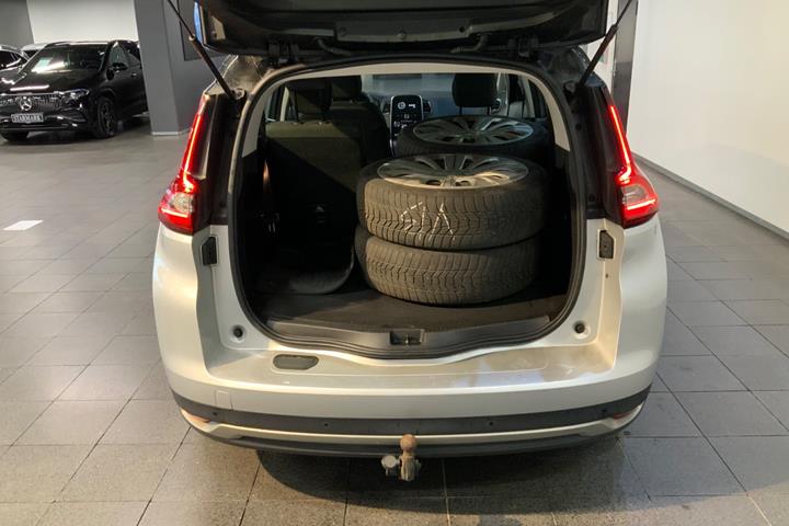 Sølv Renault Grand Scenic IV fra 2018
