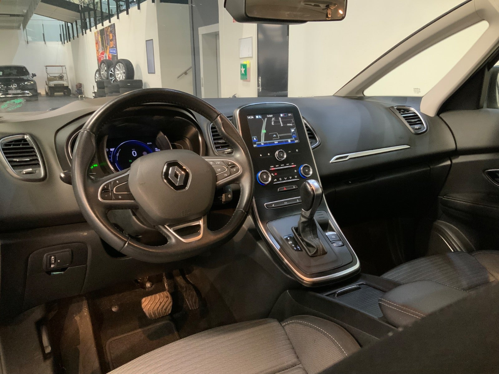 Sølv Renault Grand Scenic IV fra 2018