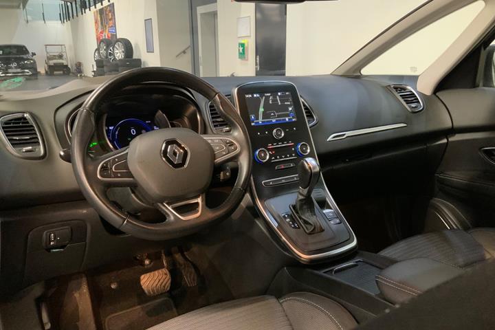 Sølv Renault Grand Scenic IV fra 2018